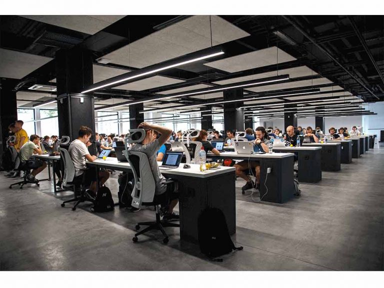 Business Hosting 5 office workplace